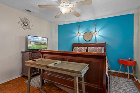 House in Tarpon Springs, Florida 2 bedrooms, 100.15 sq.m. № 2355852 - photo 17