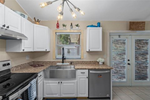 House in Tarpon Springs, Florida 2 bedrooms, 100.15 sq.m. № 2355852 - photo 15