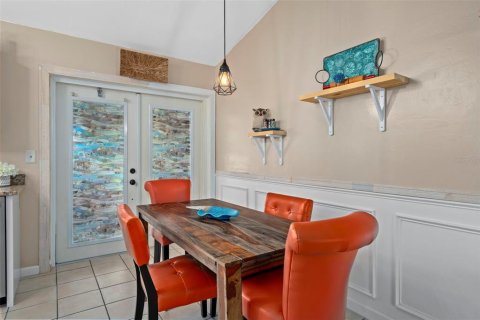 House in Tarpon Springs, Florida 2 bedrooms, 100.15 sq.m. № 2355852 - photo 11