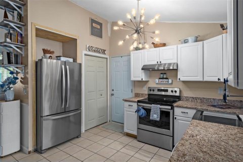 House in Tarpon Springs, Florida 2 bedrooms, 100.15 sq.m. № 2355852 - photo 13