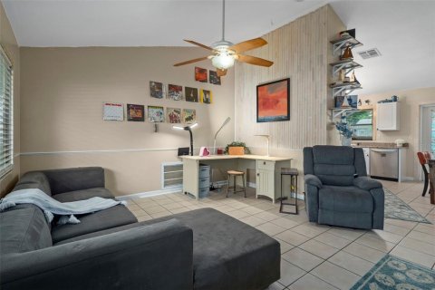 House in Tarpon Springs, Florida 2 bedrooms, 100.15 sq.m. № 2355852 - photo 7