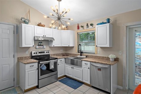 House in Tarpon Springs, Florida 2 bedrooms, 100.15 sq.m. № 2355852 - photo 12