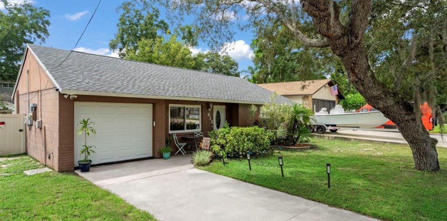 House in Tarpon Springs, Florida 2 bedrooms, 100.15 sq.m. № 2355852