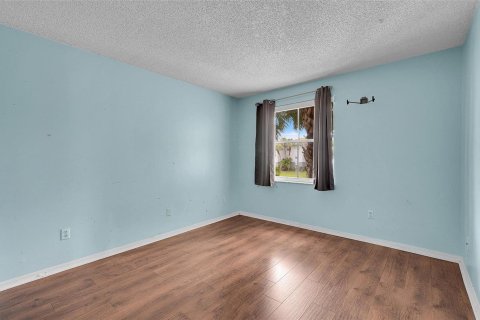 Copropriété à vendre à Pembroke Pines, Floride: 3 chambres, 115.85 m2 № 2084308 - photo 24