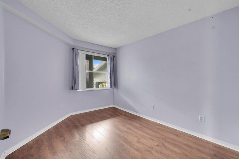 Copropriété à vendre à Pembroke Pines, Floride: 3 chambres, 115.85 m2 № 2084308 - photo 21