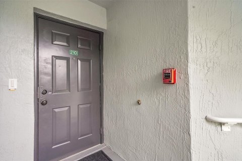 Copropriété à vendre à Pembroke Pines, Floride: 3 chambres, 115.85 m2 № 2084308 - photo 3