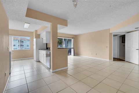 Copropriété à vendre à Pembroke Pines, Floride: 3 chambres, 115.85 m2 № 2084308 - photo 10