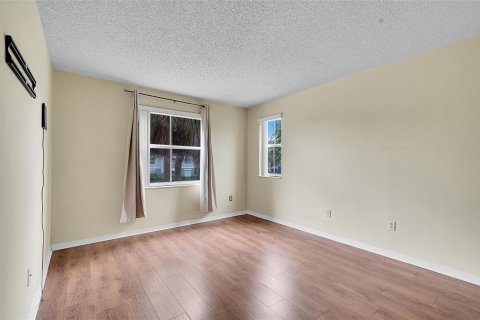 Copropriété à vendre à Pembroke Pines, Floride: 3 chambres, 115.85 m2 № 2084308 - photo 16