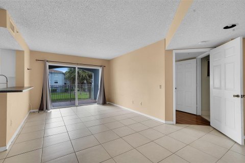 Copropriété à vendre à Pembroke Pines, Floride: 3 chambres, 115.85 m2 № 2084308 - photo 6
