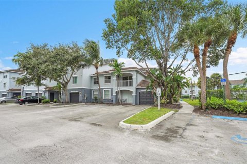 Copropriété à vendre à Pembroke Pines, Floride: 3 chambres, 115.85 m2 № 2084308 - photo 1