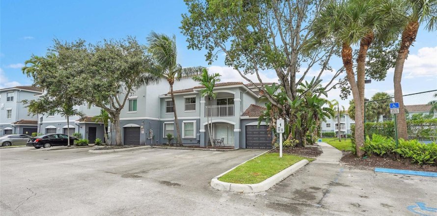 Condo à Pembroke Pines, Floride, 3 chambres  № 2084308