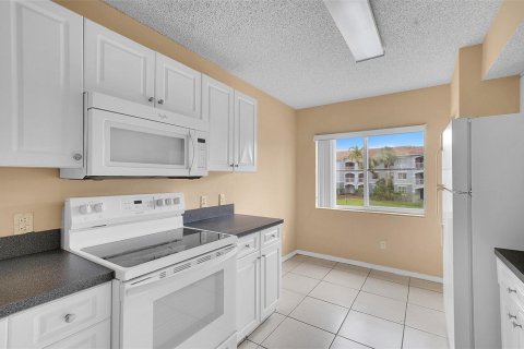 Copropriété à vendre à Pembroke Pines, Floride: 3 chambres, 115.85 m2 № 2084308 - photo 9
