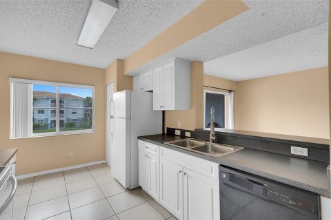 Copropriété à vendre à Pembroke Pines, Floride: 3 chambres, 115.85 m2 № 2084308 - photo 13