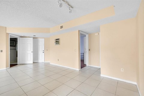 Copropriété à vendre à Pembroke Pines, Floride: 3 chambres, 115.85 m2 № 2084308 - photo 11