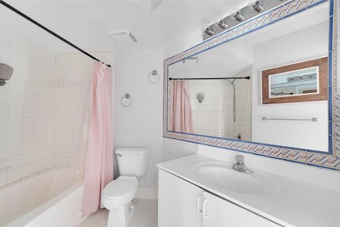 Copropriété à vendre à Pembroke Pines, Floride: 3 chambres, 115.85 m2 № 2084308 - photo 20