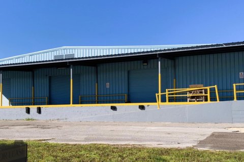 Commercial property in Orange Park, Florida 1672.24 sq.m. № 829591 - photo 1