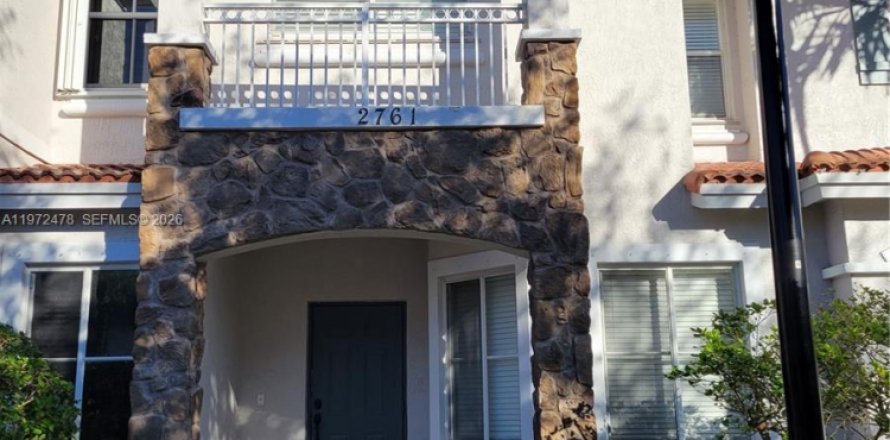 Townhouse in Miramar, Florida 3 bedrooms, 121.33 sq.m. № 2040376