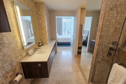 Condo in Miami, Florida, 1 bedroom № 2246684 - photo 11