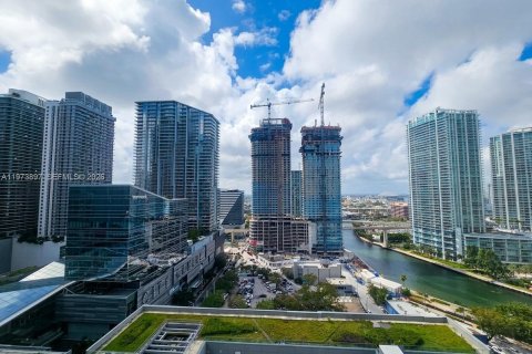 Condo in Miami, Florida, 1 bedroom № 2246684 - photo 2