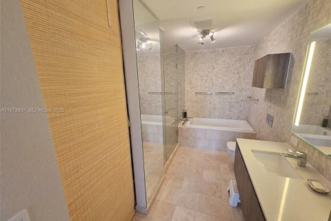 Condo in Miami, Florida, 1 bedroom № 2246684 - photo 10