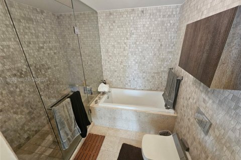 Condo in Miami, Florida, 1 bedroom № 2246684 - photo 12