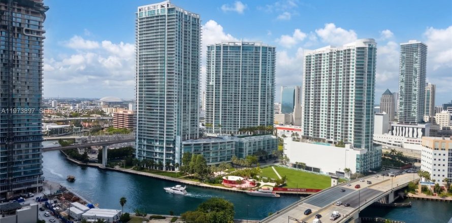 Condo in Miami, Florida, 1 bedroom № 2246684