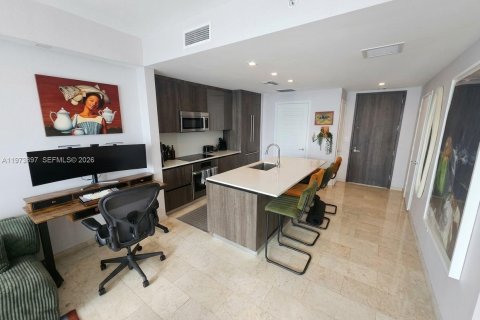 Condo in Miami, Florida, 1 bedroom № 2246684 - photo 5