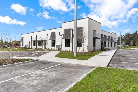 Commercial property in The Villages, Florida № 1717137 - photo 3