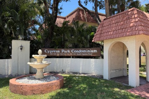 Condo in Pompano Beach, Florida, 2 bedrooms № 2244992 - photo 2