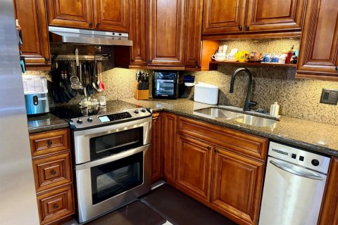 Condo in Pompano Beach, Florida, 2 bedrooms № 2244992 - photo 6