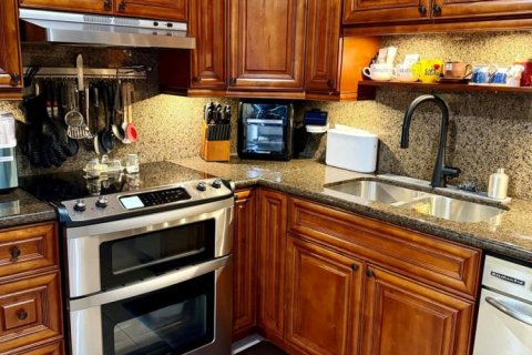 Condo in Pompano Beach, Florida, 2 bedrooms № 2244992 - photo 7
