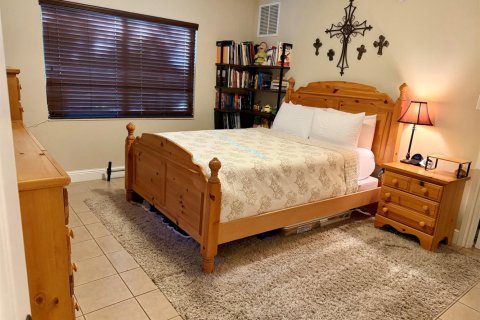 Condo in Pompano Beach, Florida, 2 bedrooms № 2244992 - photo 12