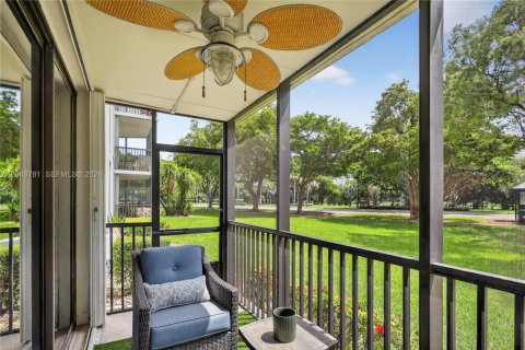 Condo in Aventura, Florida, 2 bedrooms № 2186144 - photo 14