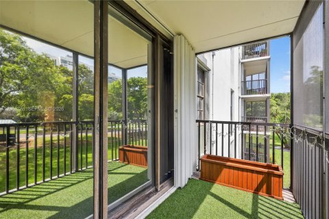 Condo in Aventura, Florida, 2 bedrooms № 2186144 - photo 30