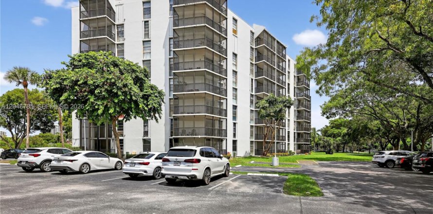 Condo in Aventura, Florida, 2 bedrooms № 2186144