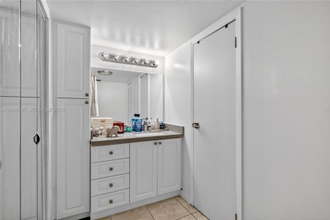 Condo in Aventura, Florida, 2 bedrooms № 2186144 - photo 28