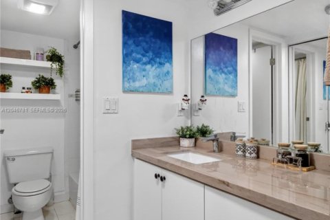 Condo in Aventura, Florida, 2 bedrooms № 2186144 - photo 22