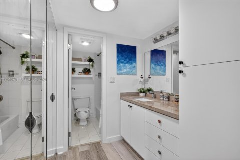Condo in Aventura, Florida, 2 bedrooms № 2186144 - photo 21