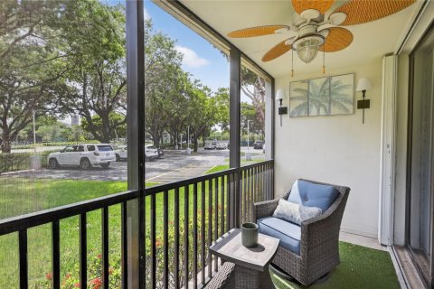 Condo in Aventura, Florida, 2 bedrooms № 2186144 - photo 16