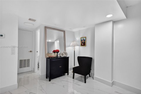 Condo in Aventura, Florida, 2 bedrooms № 2186144 - photo 11