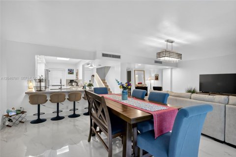 Condo in Aventura, Florida, 2 bedrooms № 2186144 - photo 10