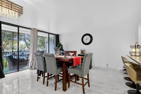 Condo in Aventura, Florida, 2 bedrooms № 2186144 - photo 8