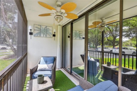 Condo in Aventura, Florida, 2 bedrooms № 2186144 - photo 17