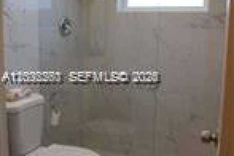 House in Hialeah, Florida 2 bedrooms, 91.32 sq.m. № 2086383 - photo 7