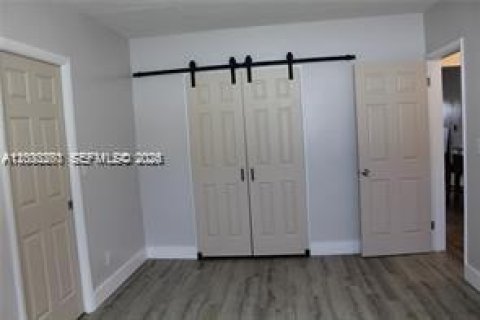 House in Hialeah, Florida 2 bedrooms, 91.32 sq.m. № 2086383 - photo 6