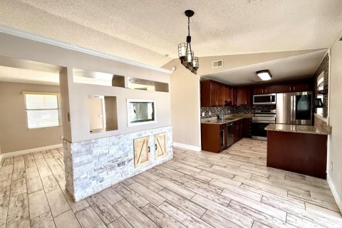 Casa en venta en Port St. Lucie, Florida, 3 dormitorios, 107.02 m2 № 2340489 - foto 3