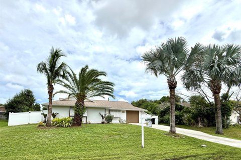 Casa en Port St. Lucie, Florida 3 dormitorios, 107.02 m2 № 2340489