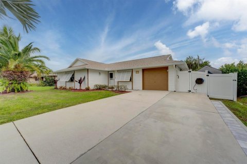 Casa en venta en Port St. Lucie, Florida, 3 dormitorios, 107.02 m2 № 2340489 - foto 2