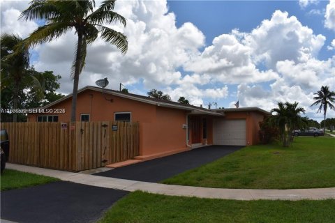 Casa en alquiler en Sunrise, Florida, 3 dormitorios, 147.16 m2 № 2026433 - foto 3