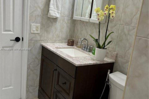 Casa en alquiler en Sunrise, Florida, 3 dormitorios, 147.16 m2 № 2026433 - foto 14